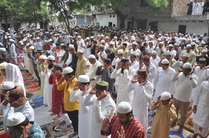 ईद से लेकर परशुराम जंयती तक गाजियाबाद में शांतिपूर्ण तरीके से मने त्यौहार, पुलिस रही मुस्तैद ईद से लेकर परशुराम जंयती तक गाजियाबाद में शांतिपूर्ण तरीके से मने त्यौहार, पुलिस रही मुस्तैद